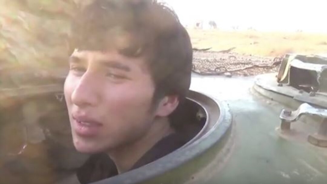 Жас кроссрескерлермен порно көру Әдемі кеудесі бар ыстық минетші қыз шығыңқы әтешке секіреді