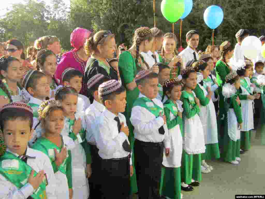 Aşgabat ş&auml;heriniň 52-nji mekdebind&auml;ki dabara.