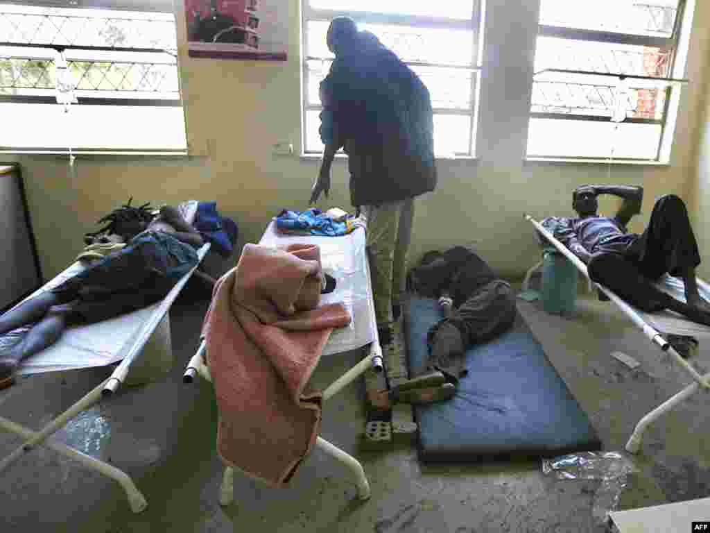 Zimbabve, Harare - Više od 60.000 ljudi zaraženo je kolerom od početka epidemije krajem prošle godine. Do sada umrlo je 3.161 ljudi. Nema znakova smirivanja epidemije, najsmrtonosnije u posljednjih 15 godina u Africi.