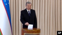 Uzbek President Shavkat Mirziyoev poses for a photo during the parliamentary elections at a polling station in Tashkent in December 2019.