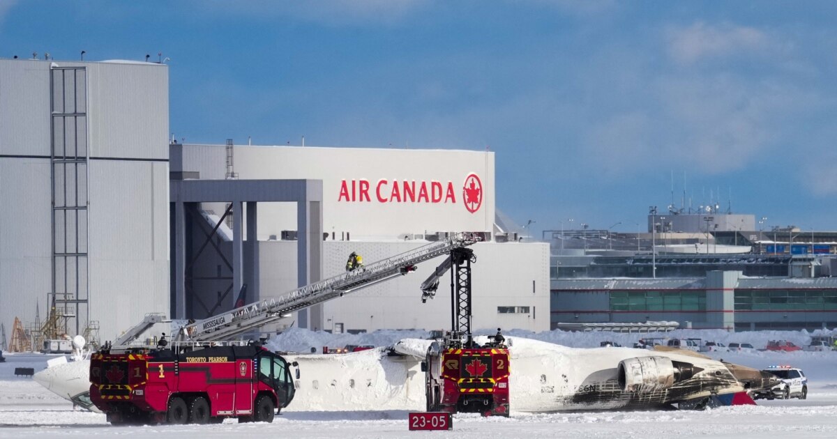 U Torontu 15 povrijeđenih u padu i prevrtanju aviona pri slijetanju
