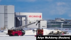 Prizor s mjesta nesreće, aerodrom Pearson u Torontu, Kanada, 17. februara 2025.