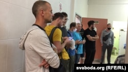 Чарга ў менскі шпіталь хуткай дапамогі пабітых пры затрыманьні людзей