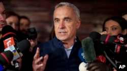 Candidatul independent Călin Georgescu a câștigat primul tur al alegerilor prezidențiale din România, după ce a obținut 22,94% din voturi. Va candida în turul al II-lea alături de candidata USR, Elena Lasconi.