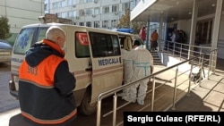 Moldova's acting prime minster claims that "two patients apply for every vacant bed" in hospitals amid a reported surge in coronavirus cases in the country. (file photo)