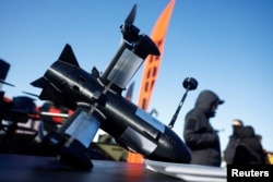 Безпілотник-перехоплювач P1-Sun FPV на виставці українських виробників безпілотників у нерозголошеному місці. Україна, 20 лютого 2026 року