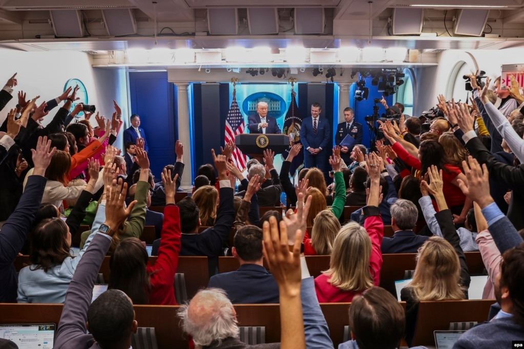Presidenti amerikan, Donald Trump, gjatë një konference për media në Shtëpinë e Bardhë më 6 prill, një ditë pasi SHBA-ja arriti marrëveshje armëpushimi me Iranin. Në një postim në rrjetet sociale më 7 prill, Trump shkroi se “një civilizim i tërë do të vdesë sonte” nëse Irani dështon të arrijë një marrëveshje.