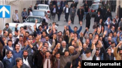 Followers of Nour-Ali Tabandeh, the leader of Gonabadi Dervishes, near the residence of their leader before clashes with security forces in 2017