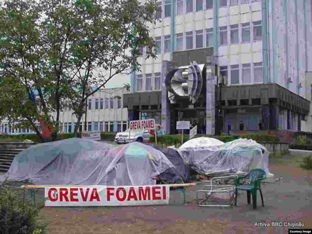 5 septembrie 2004, protestele jurnaliştilor de la Teleradio Moldova