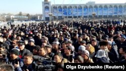Bişkekda Hytaýyň Gyrygyzystandaky alyp barýan işlerine garşy geçirilen protest. 17-nji ýanwar.