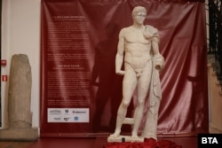  Статуята от Хераклея Синтика беше показана за пръв път пред аудитория на 5 август 