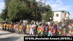 تسلیم شوي کسان وایي، د طالبانو جنګونو او د حکومت پلوه ډرون الوتکو بریدونو دې ته اړ کړل چې حکومت سره یوځای شي.