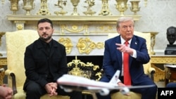 დონალდ ტრამპი (მარჯვნივ) და ვოლოდიმირ ზელენსკი