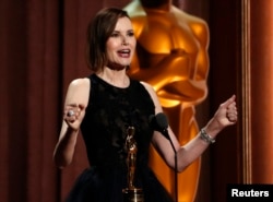 Джина Дейвис приема хуманитарната награда „Джийн Хършолт“, наричана почетен "Оскар", през 2019 г.