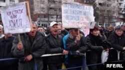 Архивска фотографија, илустрација: Протест на стечајци пред влада. 