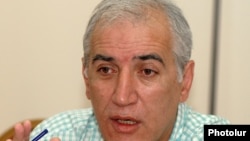 Член АНК, экономист Ваагн Хачатрян