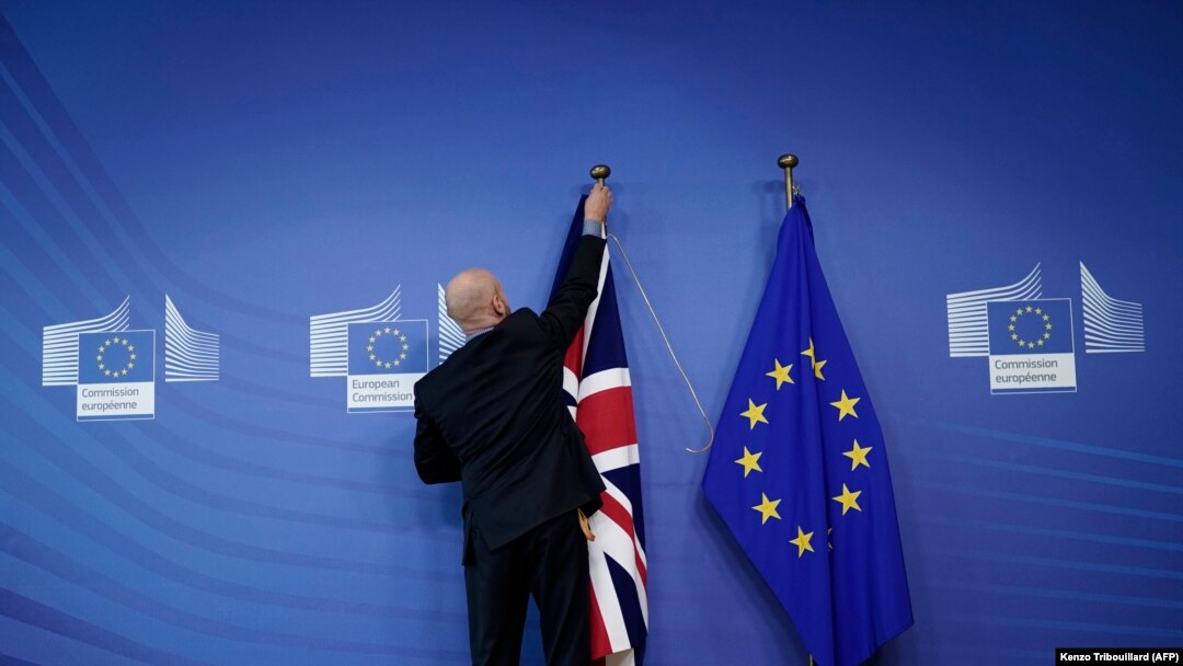 Zastave Velike Britanije i Evropske unije u zgradi Evropske komisije u Briselu