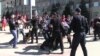 У Харкові учасників маршу до Дня праці облили кефіром (відео)