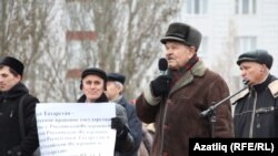 Фарсель Зыятдинов Татарстан Конституциясе кабул итү көненә багышланган митингта. 2017 ел. 