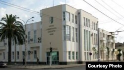 Тот факт, что отчет Нацбанка за прошлый год до сих пор не опубликован, а аудит не проведен, свидетельствует об отсутствии прозрачности и негативно влияет на его имидж