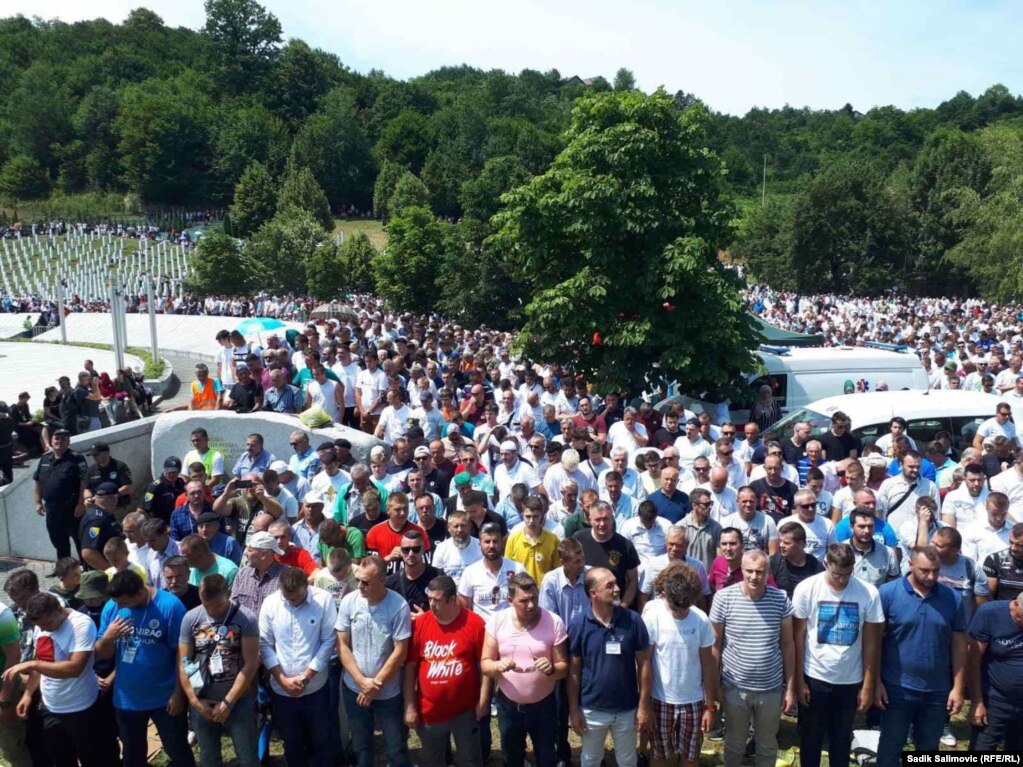 Mijëra njerëz morën pjesë në shënimin e 26-vjetorit të gjenocidit në Srebrenicë, më 11 korrik, 2021.