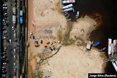 Brigjet e thata të Rio Negros, në qendër të Manaus në shtetin e Amazonës, Brazil, 16 shtator 2024.