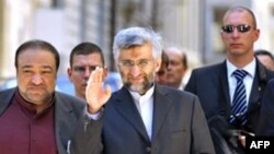 سعید جلیلی، دبیر شورای عالی امنیت ملی ایران همراه با مهدی صفری (چپ) در مذاکرات ژنو.(عکس: AFP)