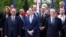 Міністри та інші учасники G7 позують для групового фото в Парижі 18 травня 2026 року