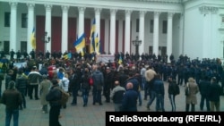 Два мітинги, Євромайдану і «антимайдану», розділені кордоном міліції, Одеса, 4 квітня 2014 року