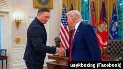 Український боксер Олександр Усик і президент США Дональд Трамп. Білий дім, Вашингтон, 12 червня 2026 року