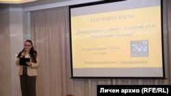  Ралица Коларова показва плана си за платформата на награждаването от състезанието 