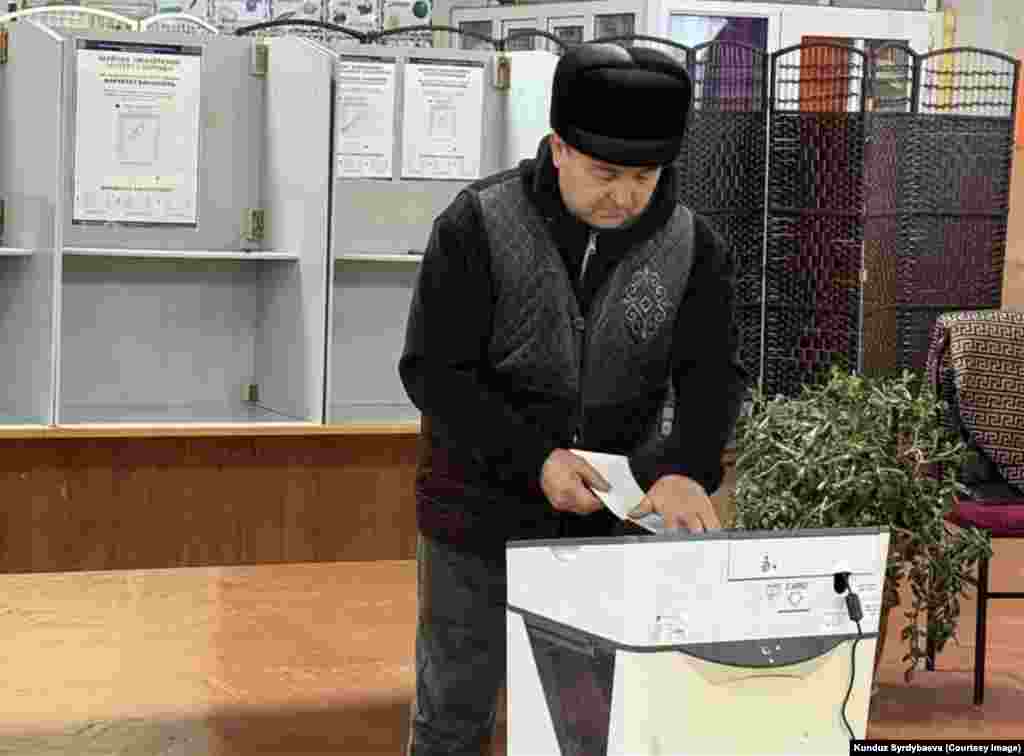 Каракол шаарындагы шайлоо участогу. 