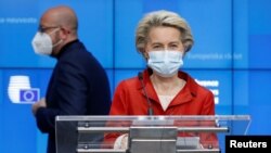 Presidentja e Komisionit Evropian, Ursula von der Leyen dhe presidenti i Këshillit Evropian, Charles Michel.