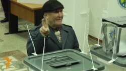 Primii alegători veniți să voteze pentru președintele Republicii Moldova