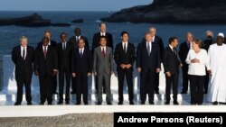 G7 liderleri we myhmanlary. Biarritz, Fransiýa. 25-nji awgust.