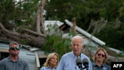 Presidenti amerikan, Joe Biden, duke folur para banorëve të Floridës.