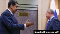 Прэзыдэнт Расеі Ўладзімір Пуцін (справа) лідэр Вэнэсуэлы Нікаляс Мадура падчас перамоваў у Расеі, 5 снежня 2018 году