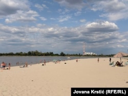 Novosadska plaža Oficirac pomerila se nekoliko stotina metara prema reci, 23. jul 2026.