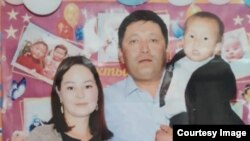 Аскар Далбаев үй-бүлөсү менен.
