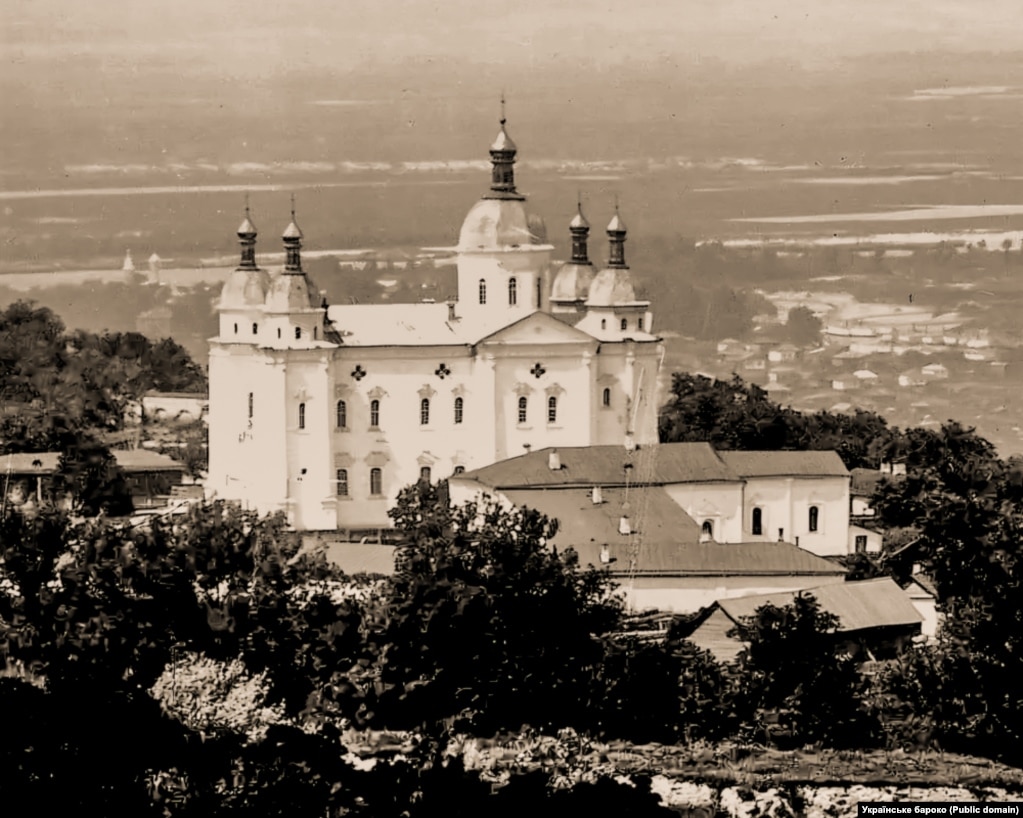 Микільський собор в панорамі київського Печерська. Cвітлина початку XX століття
