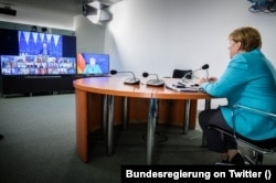 Ангела Меркель участвует в экстренной видеоконференции лидеров ЕС в связи с событиями в Беларуси