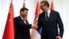 Kineski predsjednik Xi Jinping se rukuje sa predsjednikom Srbije Aleksandrom Vučićem tokom posjete Beogradu, 8. maja 2024.