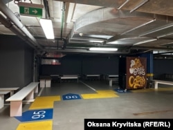 Укриття, облаштованого на паркінгу торговельного центру Gulliver. Київ, 13 вересня 2026 року