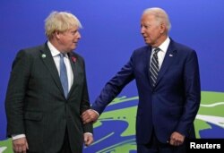 Борис Джонсон (слева) и Джо Байден