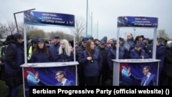 Štrandovi Srpske napredne stranke tokom predizbornog skupa u Opštini Sečanj, 25. novembar 2025