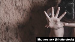 ინფორმაციას „საფარი“ ავრცელებს. გარეკანზე: ფოტოილუსტრაცია. 