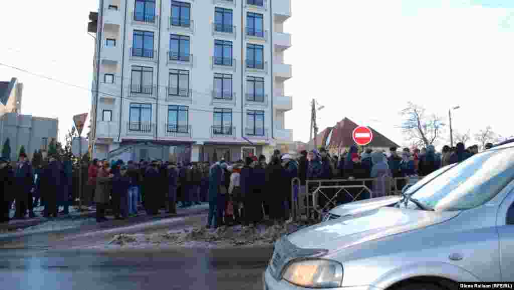 Unul din locurile în care s-au adunat susţinătorii majorităţii parlamentare e cinematograful Gaudeamus.