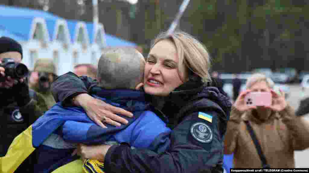 Перші обійми 