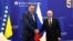 Vladimir Putin i Milorad Dodik poziraju za fotografiju na marginama Međunarodnog ekonomskog foruma u Sankt Peterburgu, 18. juna 2022. (arhivska fotografija)