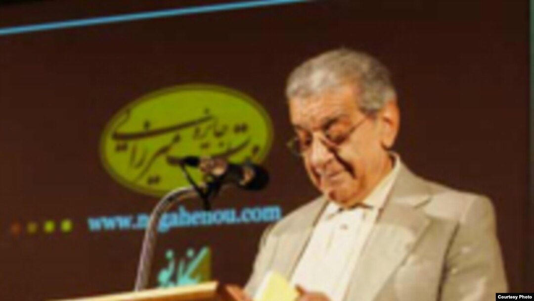 عزت‌الله فولادوند، مترجم نامی ایران، در مراسم اهدای جوایز مهتاب میرزایی